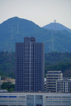 宝龙园区建筑高楼远山大华兴寺