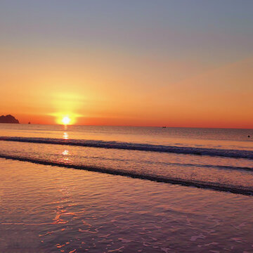 海上日出