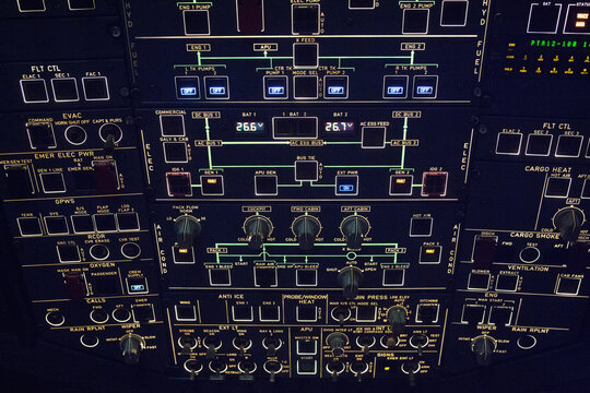 空客A320飞机驾驶舱顶板