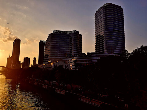 珠江建筑夕阳