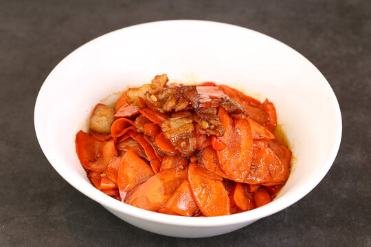 红萝卜炒肉