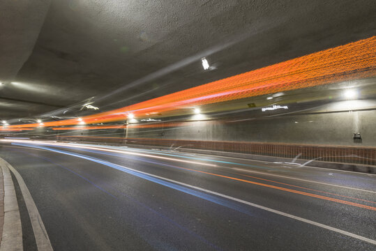 城市隧道路面灯光夜景
