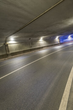 城市隧道路面灯光夜景