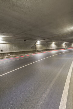 城市隧道路面灯光夜景