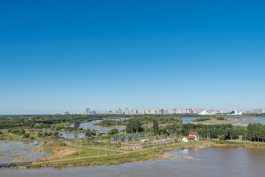 中国哈尔滨松花江城市风光