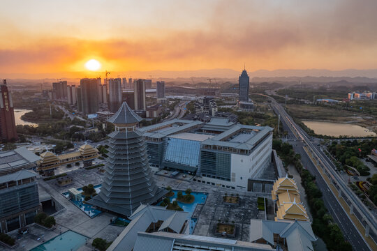 桂林城市建筑一院两馆夕阳