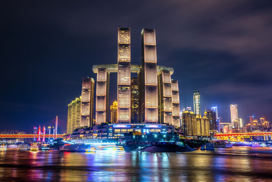 中国重庆朝天门来福士夜景风光