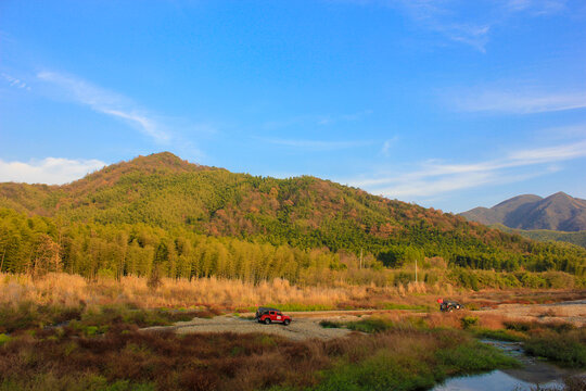 连绵起伏群山