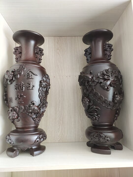 木雕花瓶