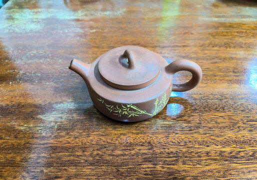 画竹茶壶