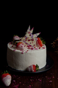 白色草莓蛋糕