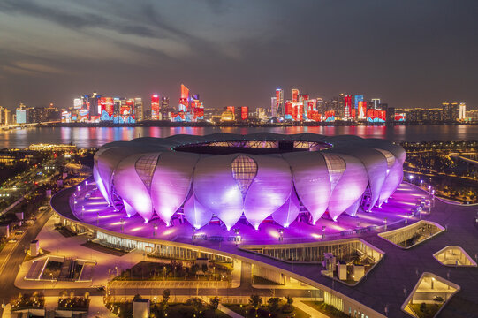 杭州奥体中心体育馆夜景