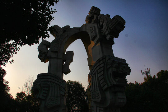 合肥环城公园的九狮广场主雕塑
