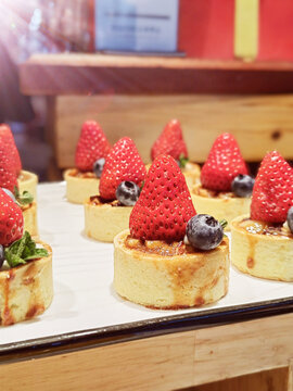 草莓水果小点心蛋糕甜点