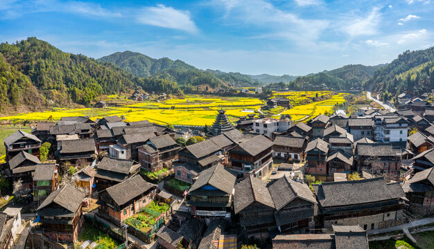 航拍湖南横岭侗寨乡村油菜花