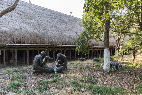 河姆渡遗址公园挖掘现场