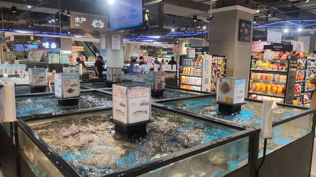 超市水产鱼缸区域