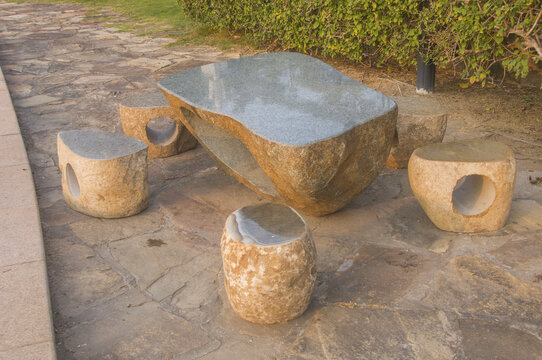 中式园林石头桌椅
