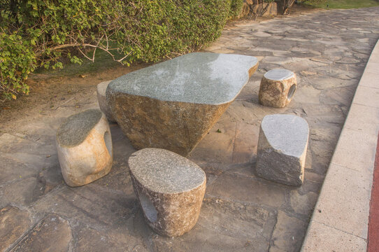 公园石头桌椅