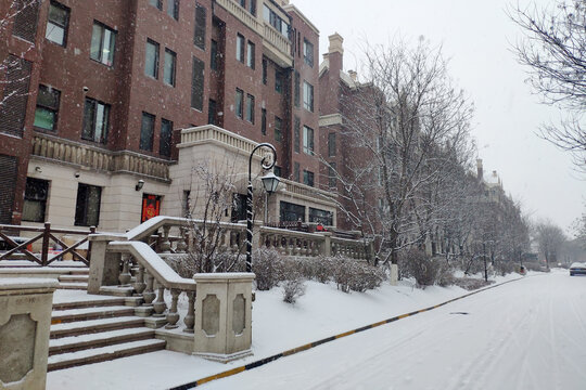 沈阳大雪雪后的住宅小区