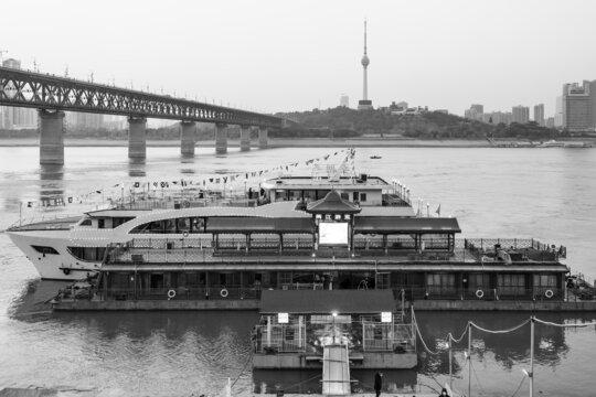 武汉轮渡码头黑白怀旧老照片