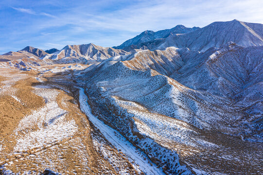 高山下沟壑