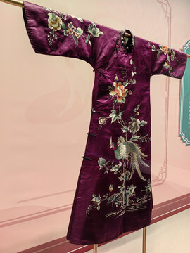 紫色缎绣雉鸡花卉纹袍