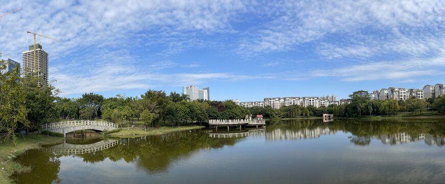 城市绿色中央湖景公园实拍