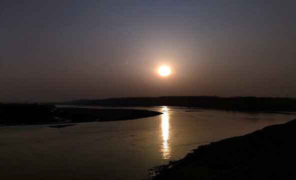 泾渭分明湿地夕阳