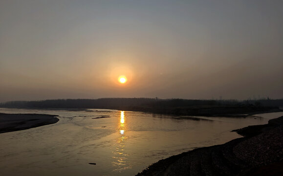 泾渭分明湿地夕阳