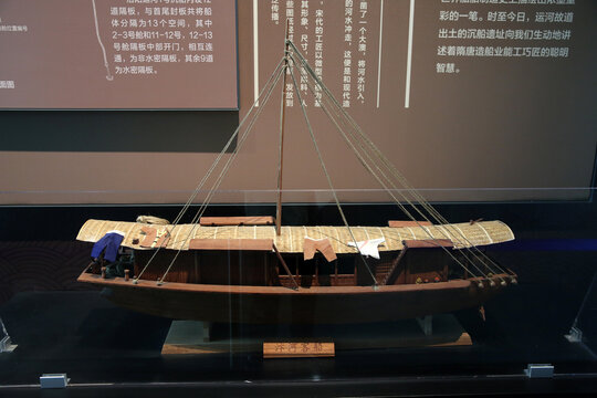 隋唐大运河行驶的船只模型