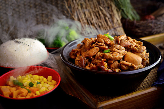 鸡肉拌饭