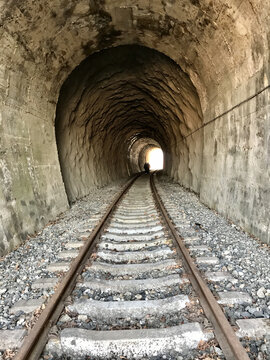 隧道出口的光芒
