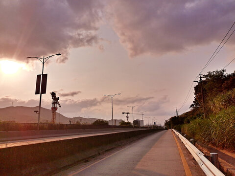 黄昏道路风景