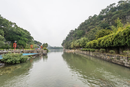 烟雨中的中国桂林城市风景