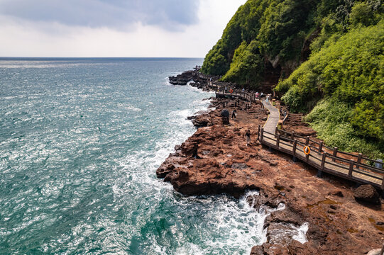 北海涠洲岛鳄鱼山景区木栈道