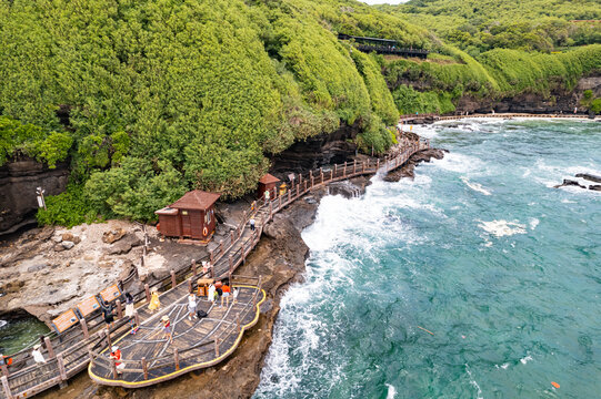 北海涠洲岛鳄鱼山景区木栈道