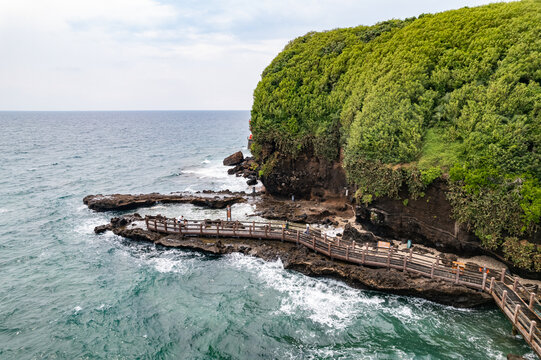 北海涠洲岛鳄鱼山景区木栈道