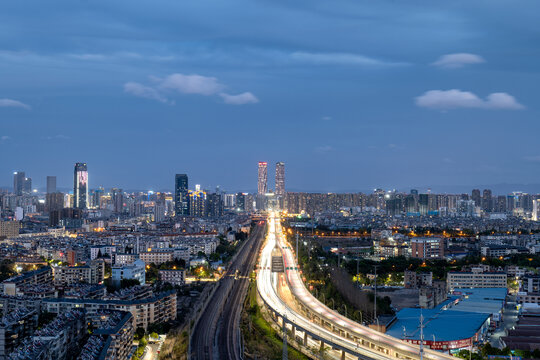 昆明双塔夜景