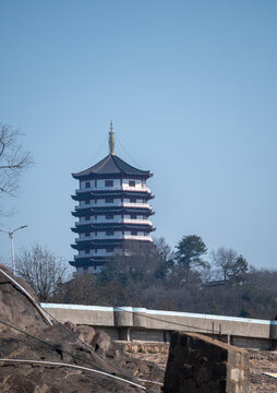 安徽万佛湖风景区的龙河古塔