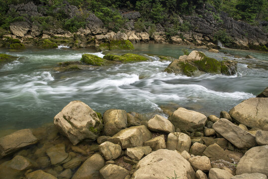 水源河水河流