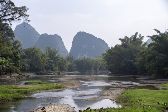 山水河流青山