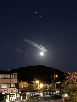 在日本宇治市观月桥拍到的月亮