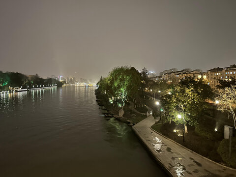 湖边夜景