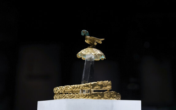 内蒙古博物院文物战国鹰顶金冠
