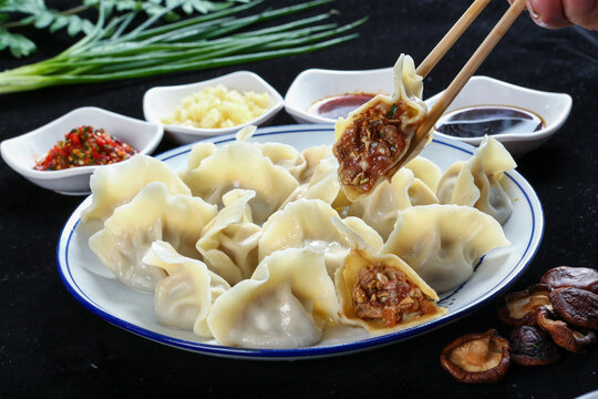 香菇猪肉水饺