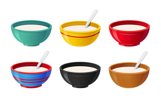 带有勺子的彩色陶瓷碗装满液体插图素材