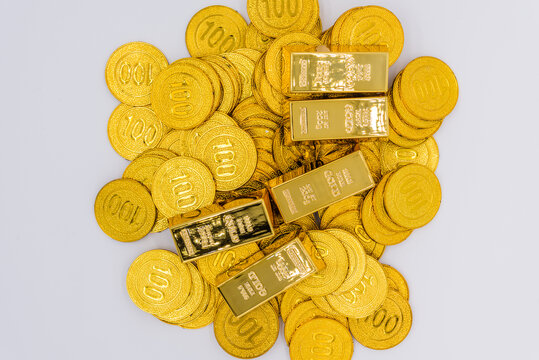 棚拍一堆金币金条
