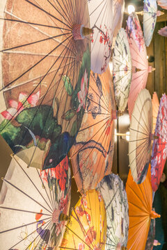 成都的传统工艺品油纸伞