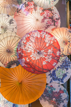 成都的传统工艺品油纸伞